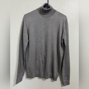 Unisex turtleneck sweater by Roberto Collina. Gray Merino wool. Sz IT 48. MM /WL